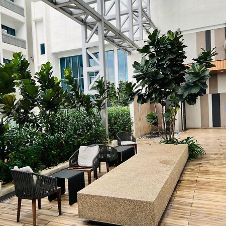 Colony Suites Klcc By Hibernate Kuala Lumpur Exterior photo